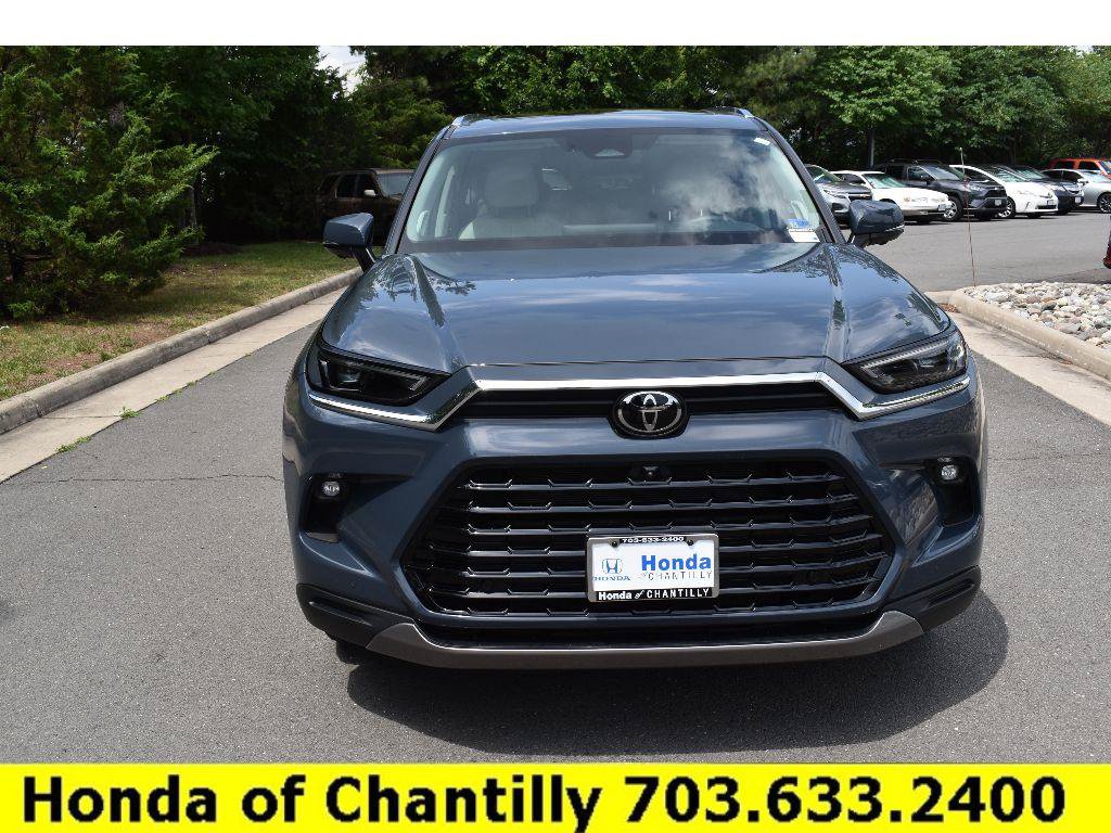 Used 2025 Toyota Grand Highlander AWD video 2