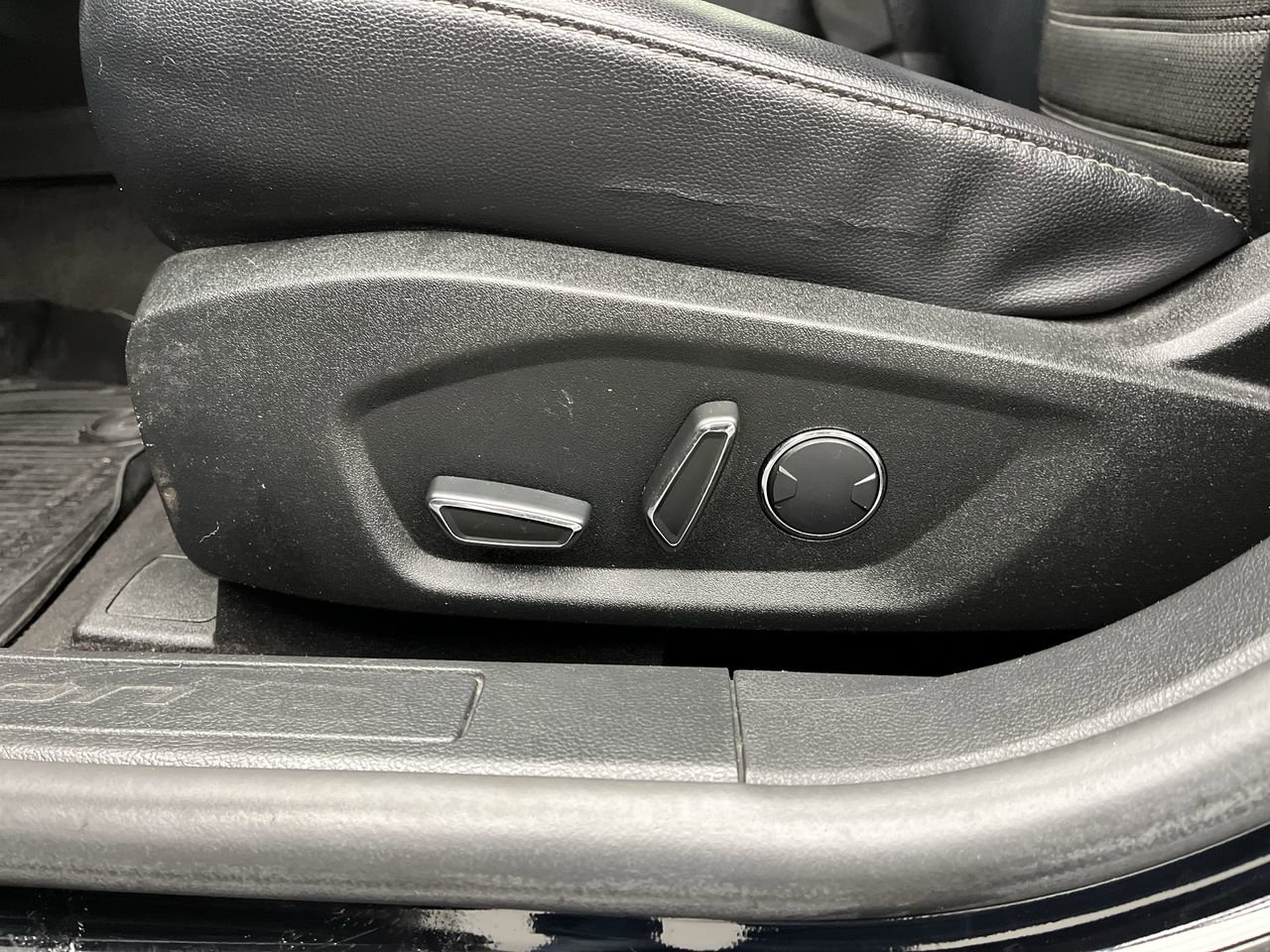 Used 2018 Ford Fusion SE w/ Equipment Group 201A FWD image 10