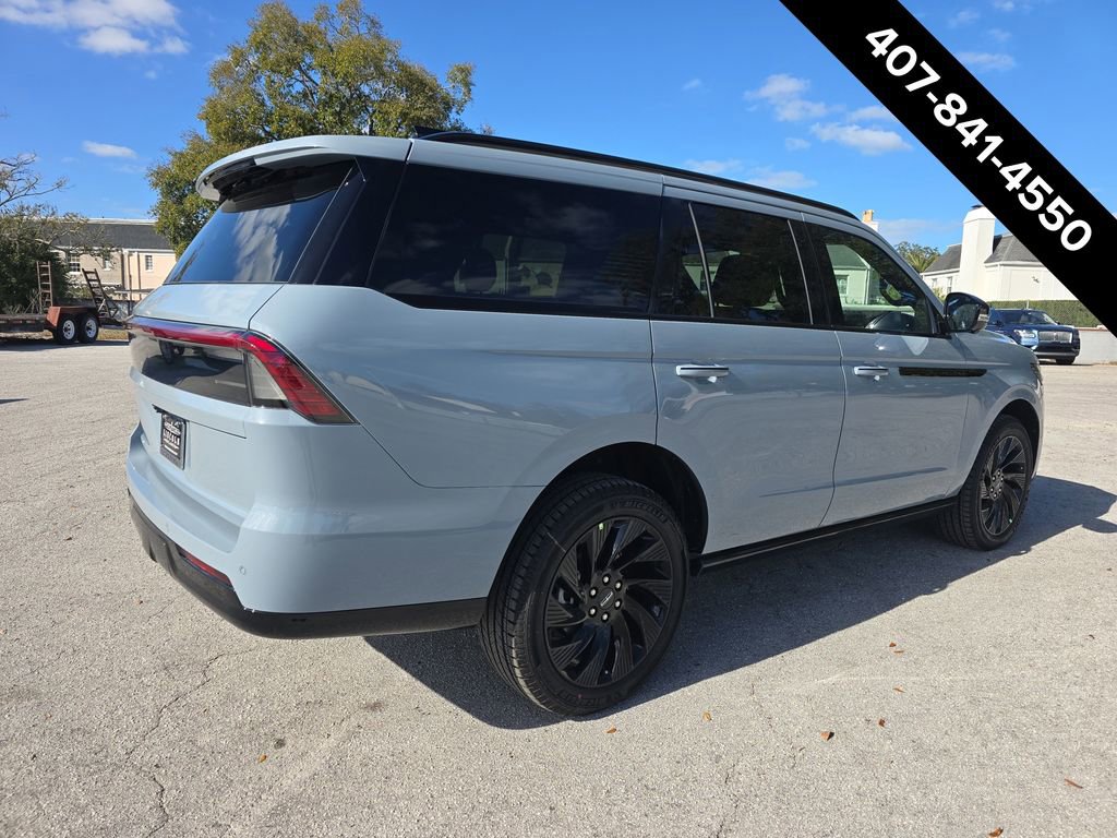 New 2026 Lincoln Navigator Reserve image 2