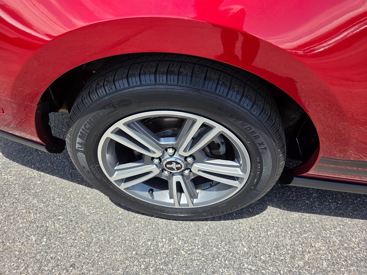 Used 2010 Ford Mustang Premium RWD image 35