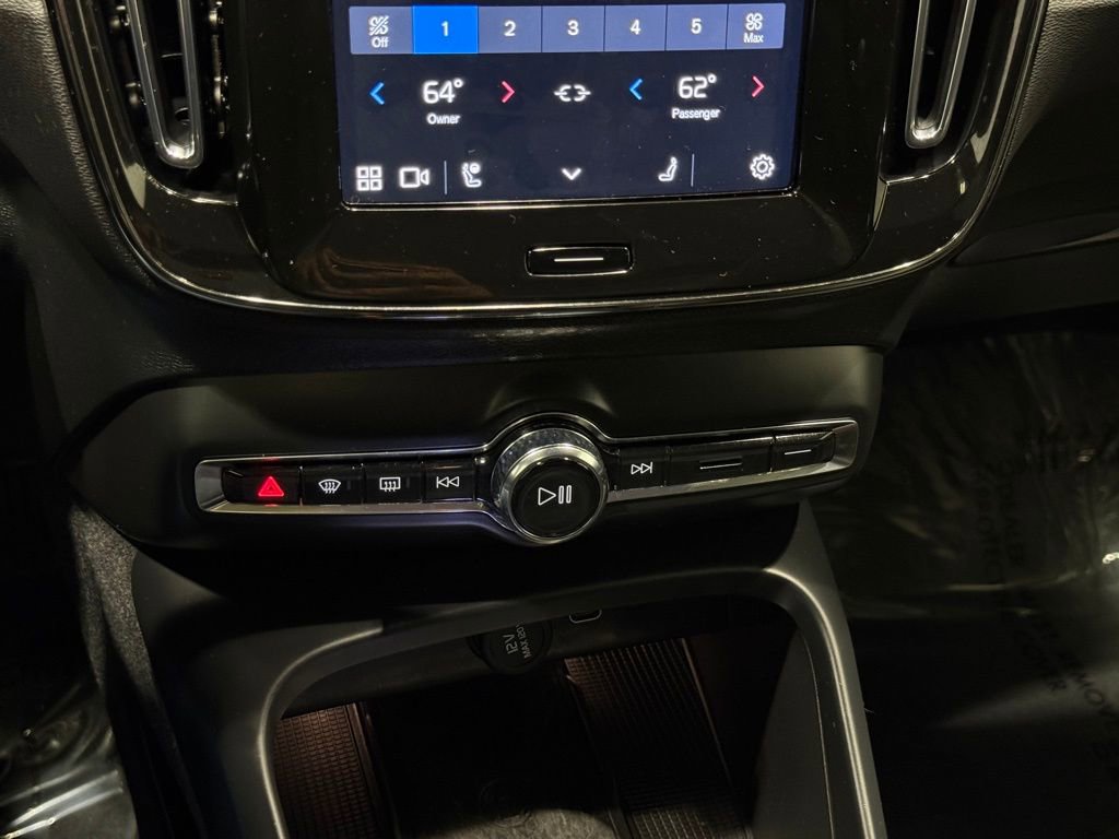 Used 2024 Volvo XC40 B5 Plus w/ Climate Package image 14