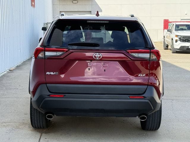 Used 2023 Toyota RAV4 XLE Premium image 5