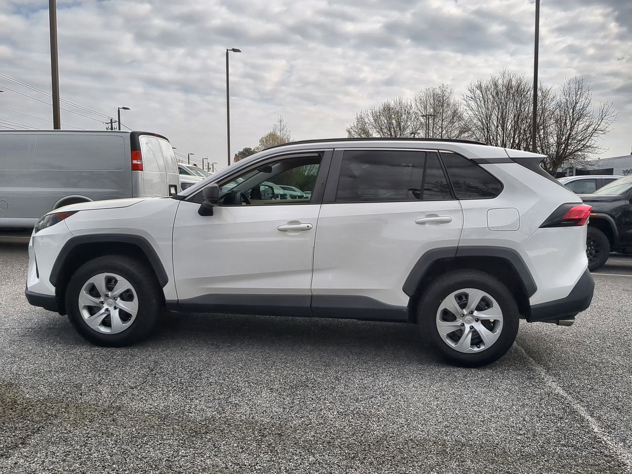 Used 2019 Toyota RAV4 LE image 5