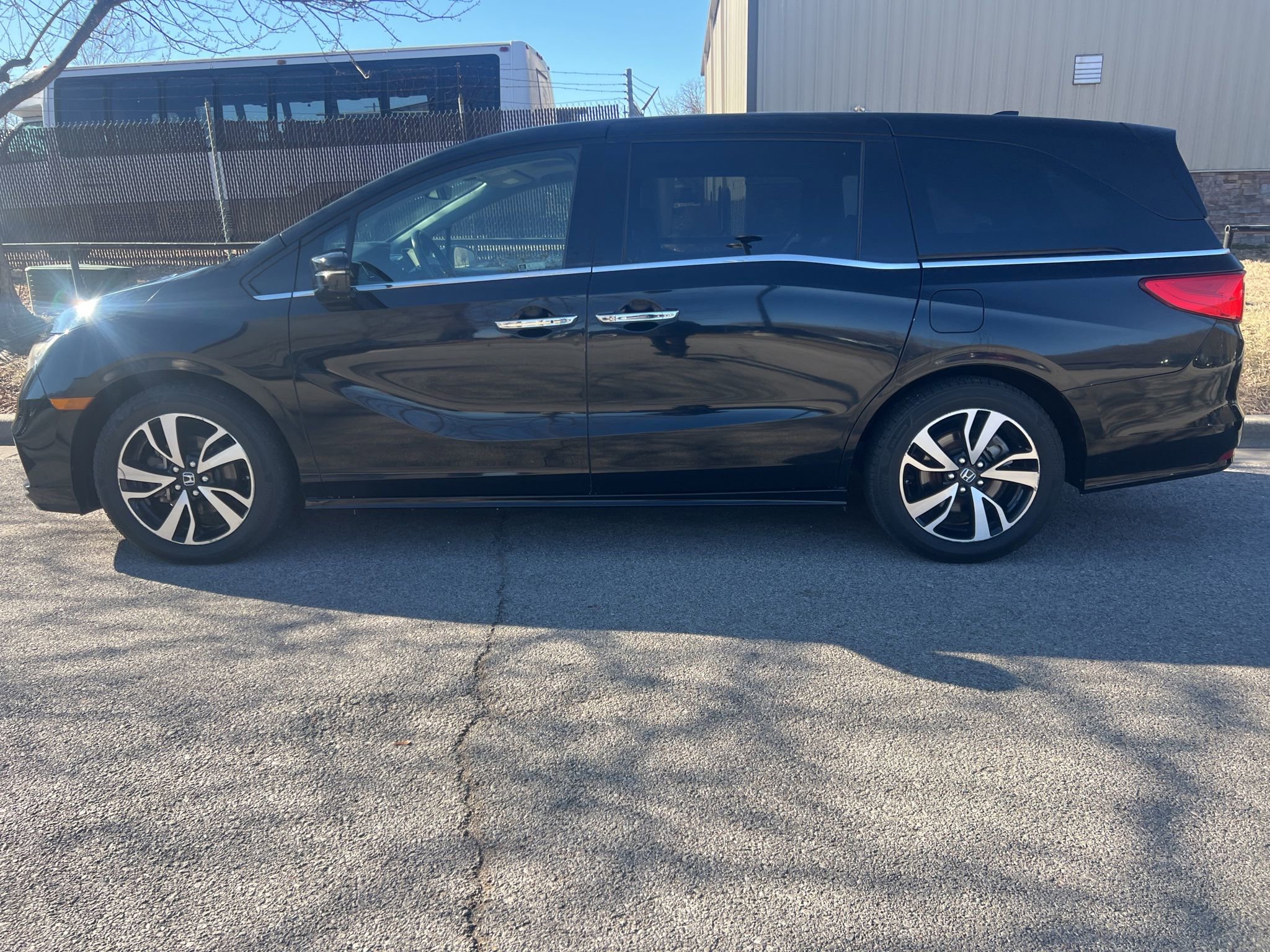 Used 2018 Honda Odyssey Elite image 9