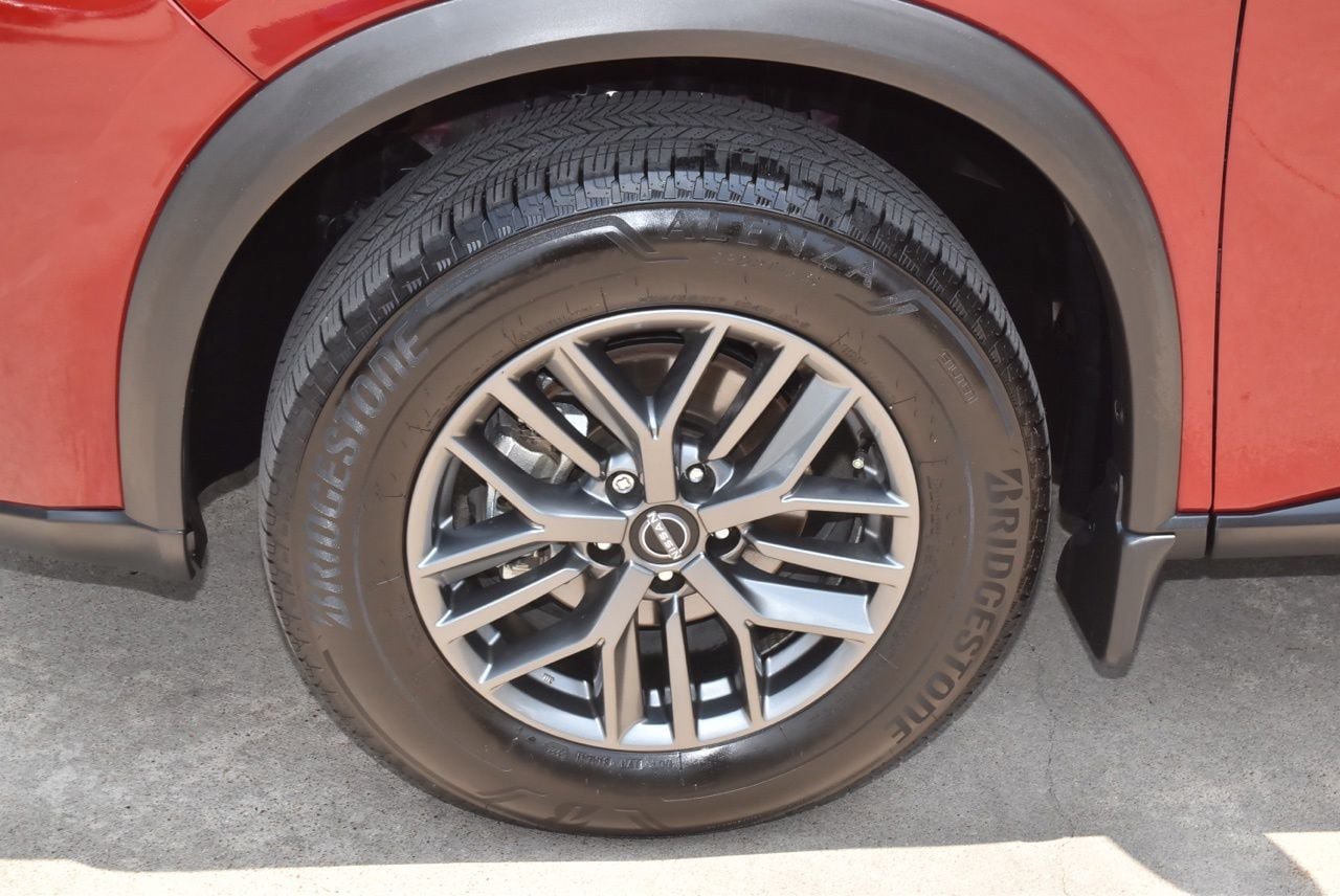Used 2025 Nissan Rogue S FWD image 35