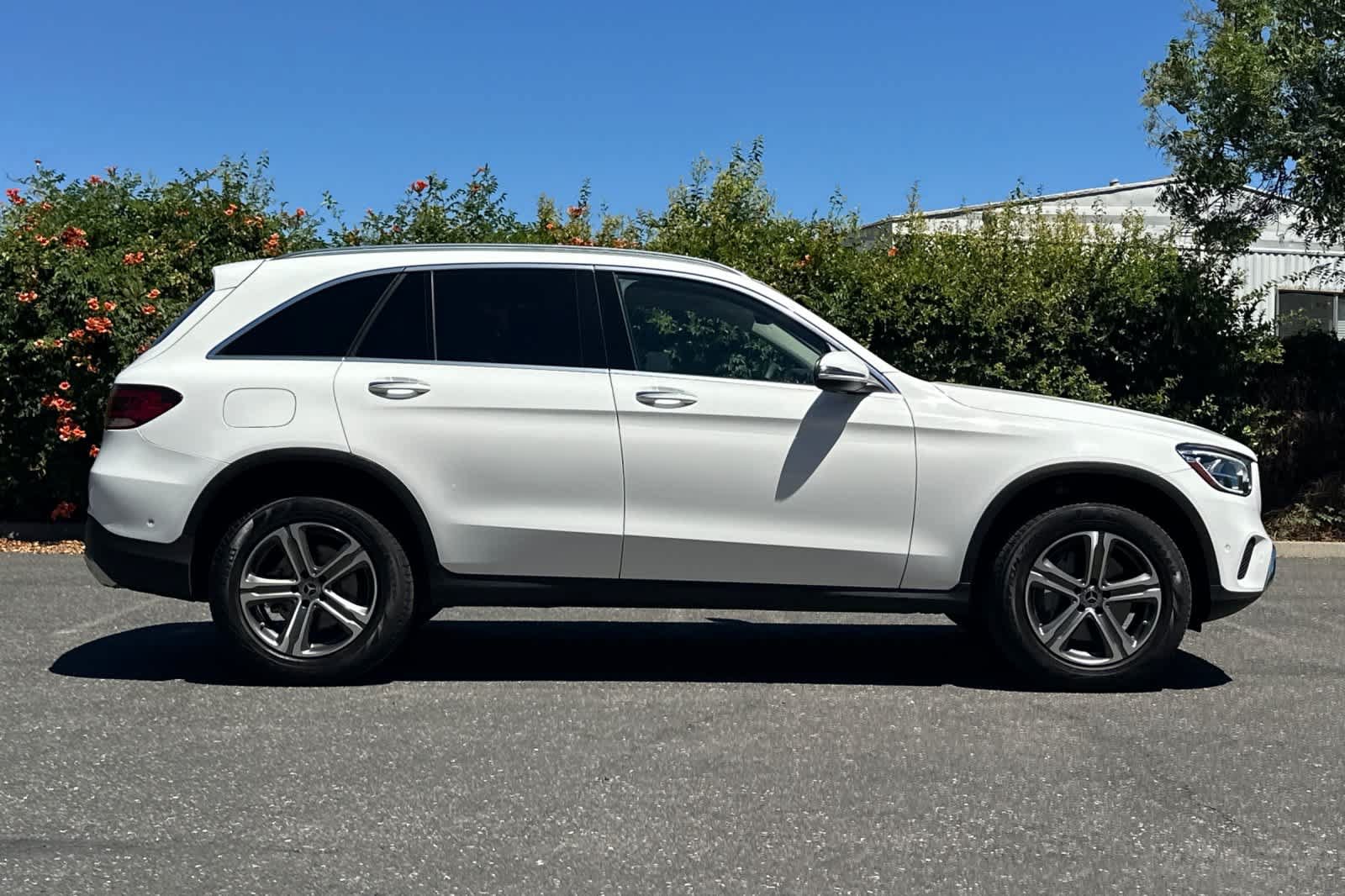Used 2022 Mercedes-Benz GLC 300 4MATIC image 2
