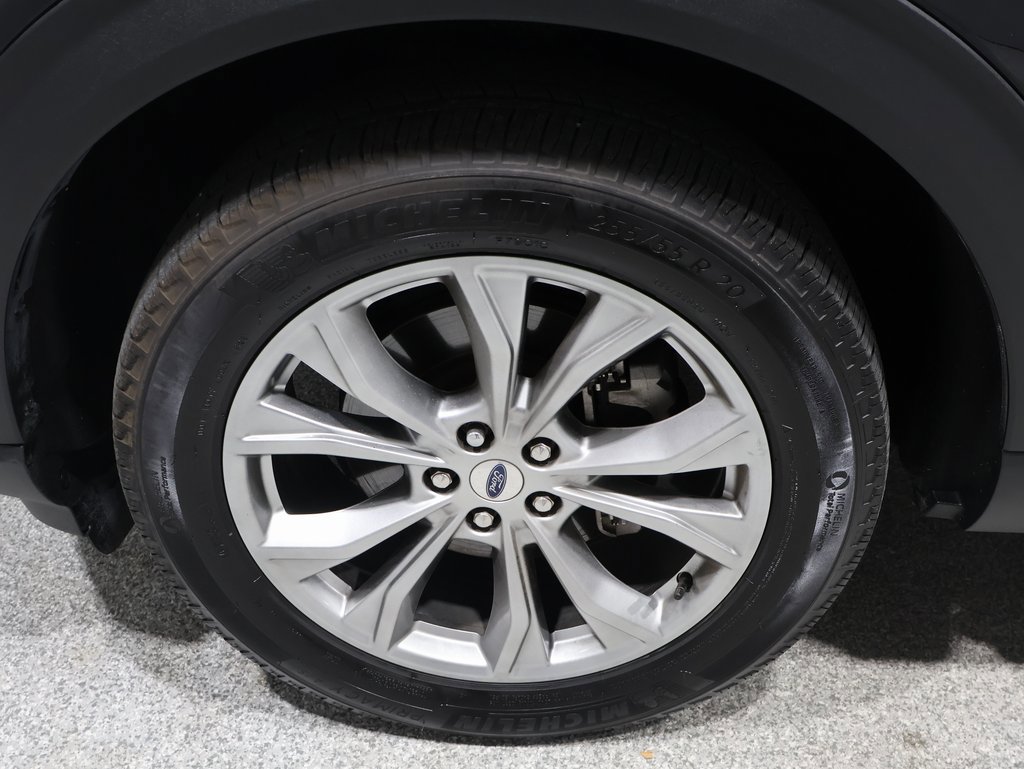 Used 2023 Ford Explorer XLT w/ Equipment Group 202A image 7