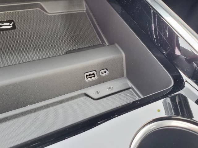 New 2026 Chevrolet Suburban Premier image 27