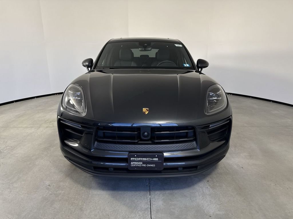 Certified 2025 Porsche Macan image 10