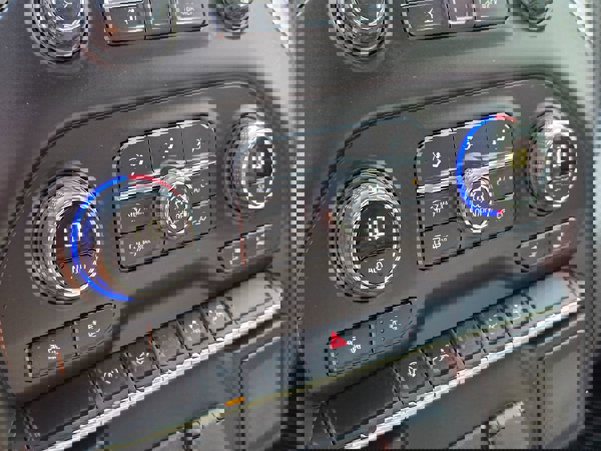 Used 2020 Chevrolet Silverado 1500 LT w/ All-Star Edition image 32