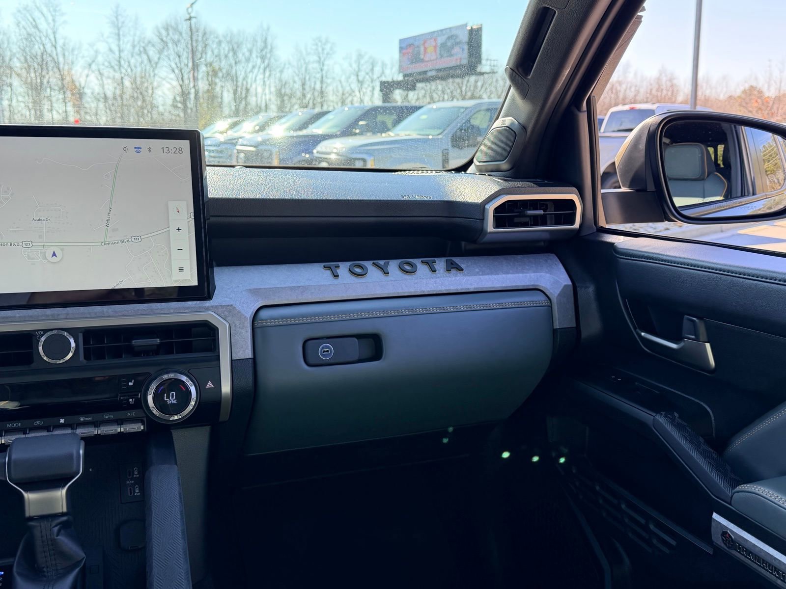 Used 2025 Toyota Tacoma Trailhunter AWD/4WD image 41