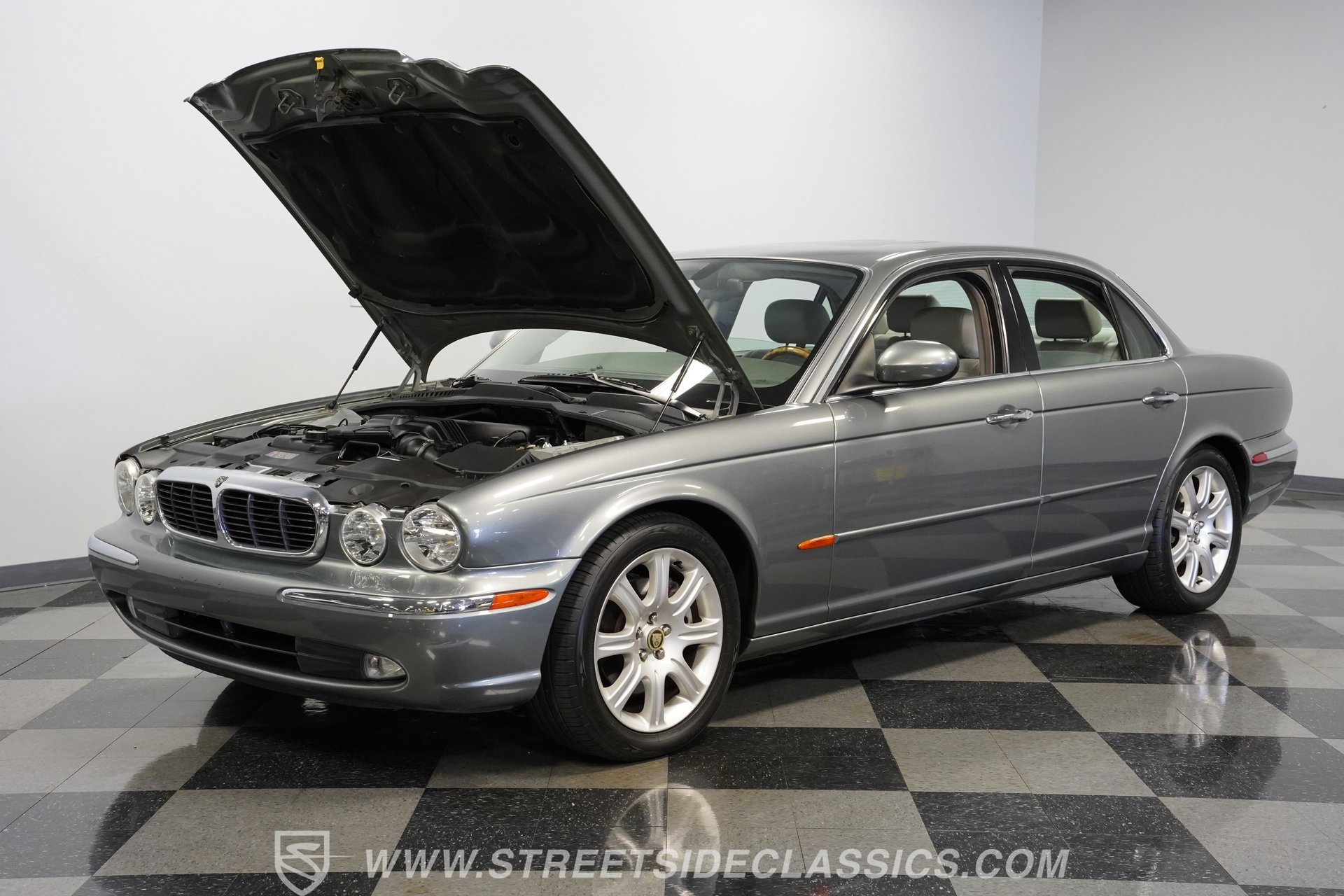 Used 2004 Jaguar XJ8 image 31
