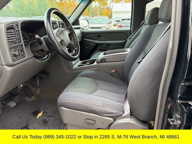 Used 2003 Chevrolet Avalanche 4x4 w/ Suspension Package, Off-Road image 2