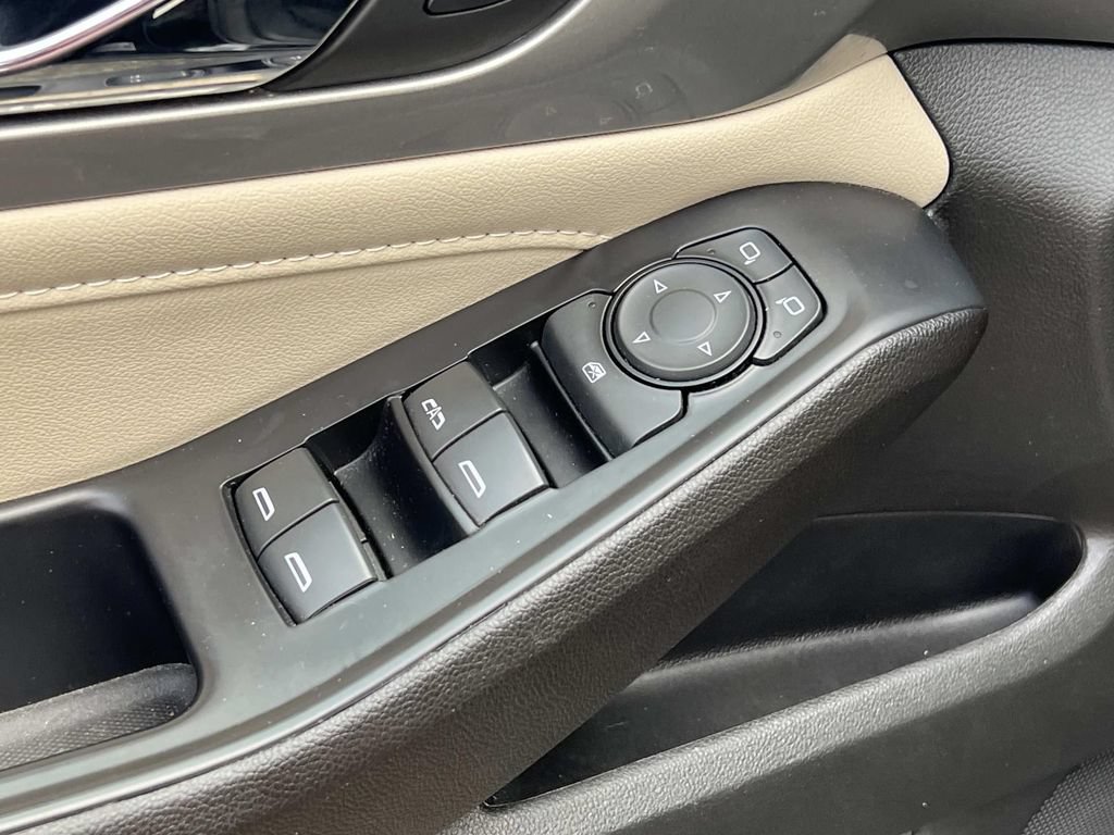 Used 2022 Chevrolet Traverse LT FWD image 14