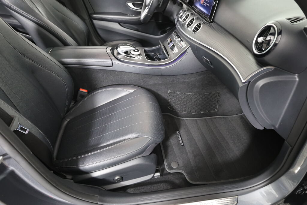 Used 2019 Mercedes-Benz E 300 4MATIC image 28