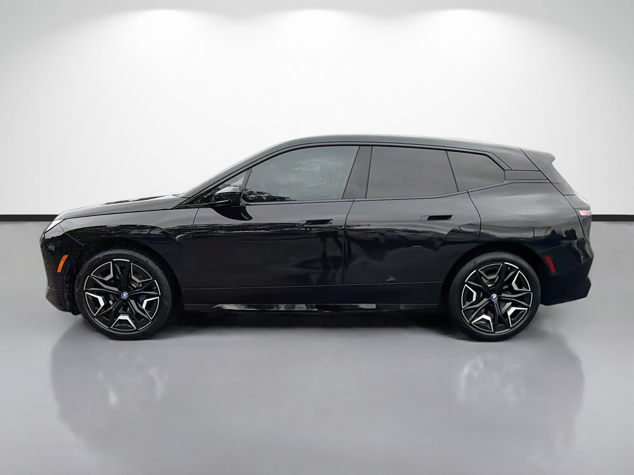 Used 2024 BMW iX xDrive50 w/ Premium Package AWD/4WD image 6