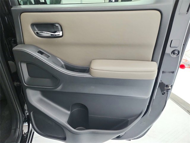 Used 2022 Nissan Frontier SV w/ Graphics Package image 37