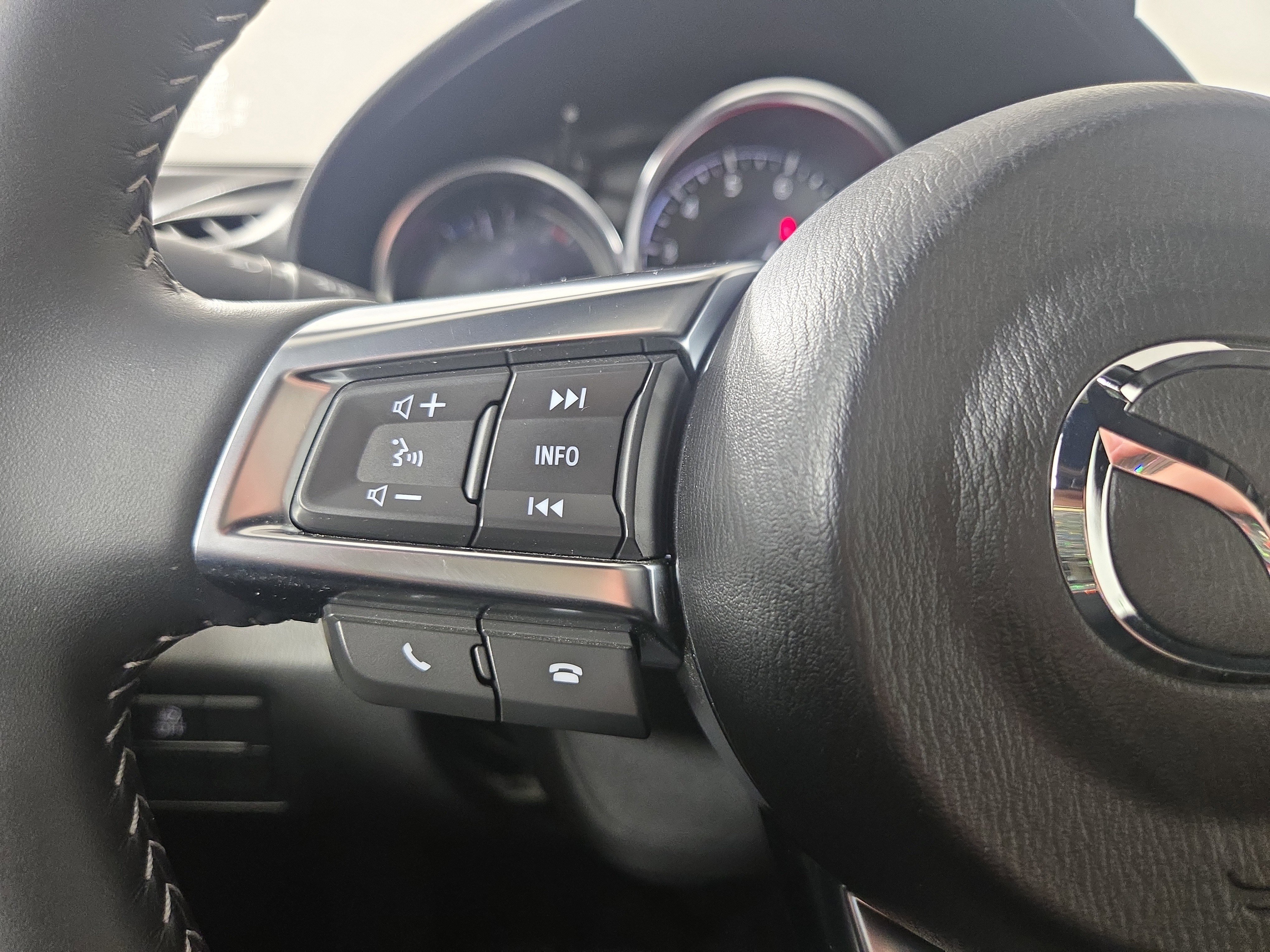 Used 2022 MAZDA MX-5 Miata Club w/ Weather Package image 14