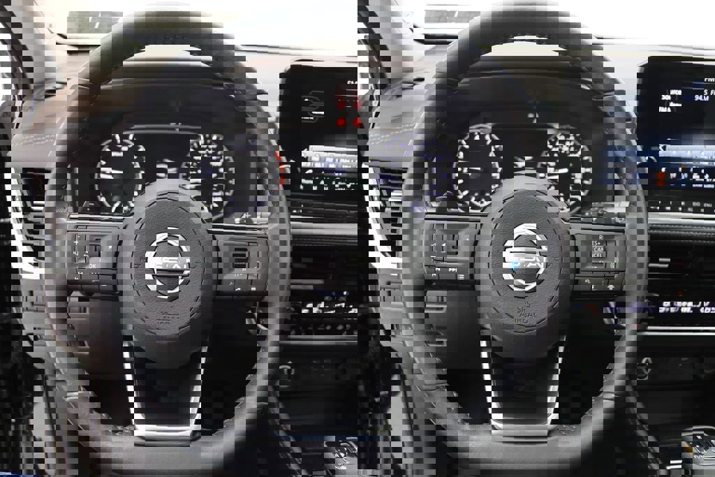 Used 2023 Nissan Rogue SL w/ SL Premium Package image 16