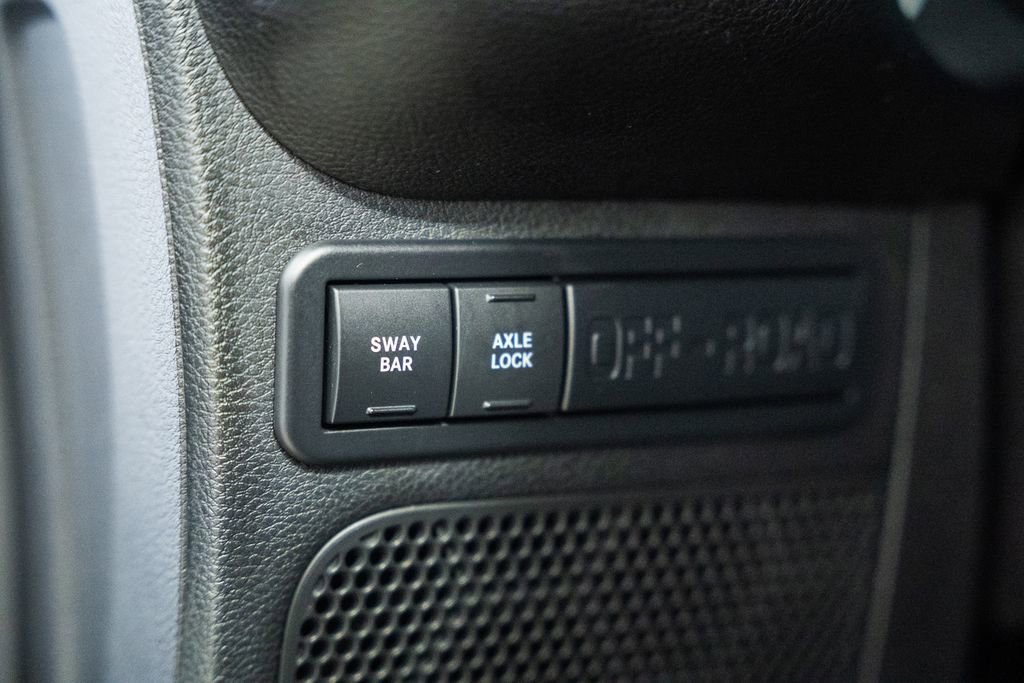 Used 2018 Jeep Wrangler Unlimited Rubicon w/ Connectivity Group image 46