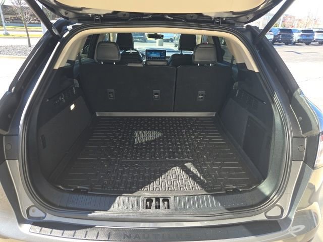 Certified 2022 Lincoln Nautilus AWD w/ Premium Package image 17