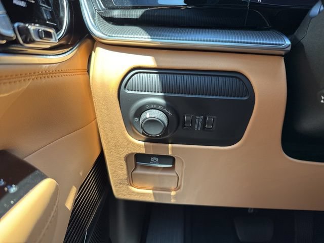 New 2026 Jeep Grand Wagoneer Summit AWD/4WD image 16