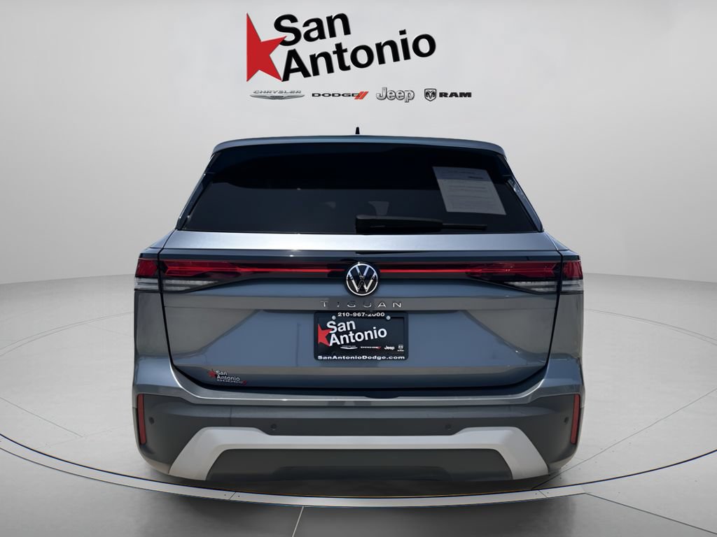 Used 2025 Volkswagen Tiguan S FWD image 13