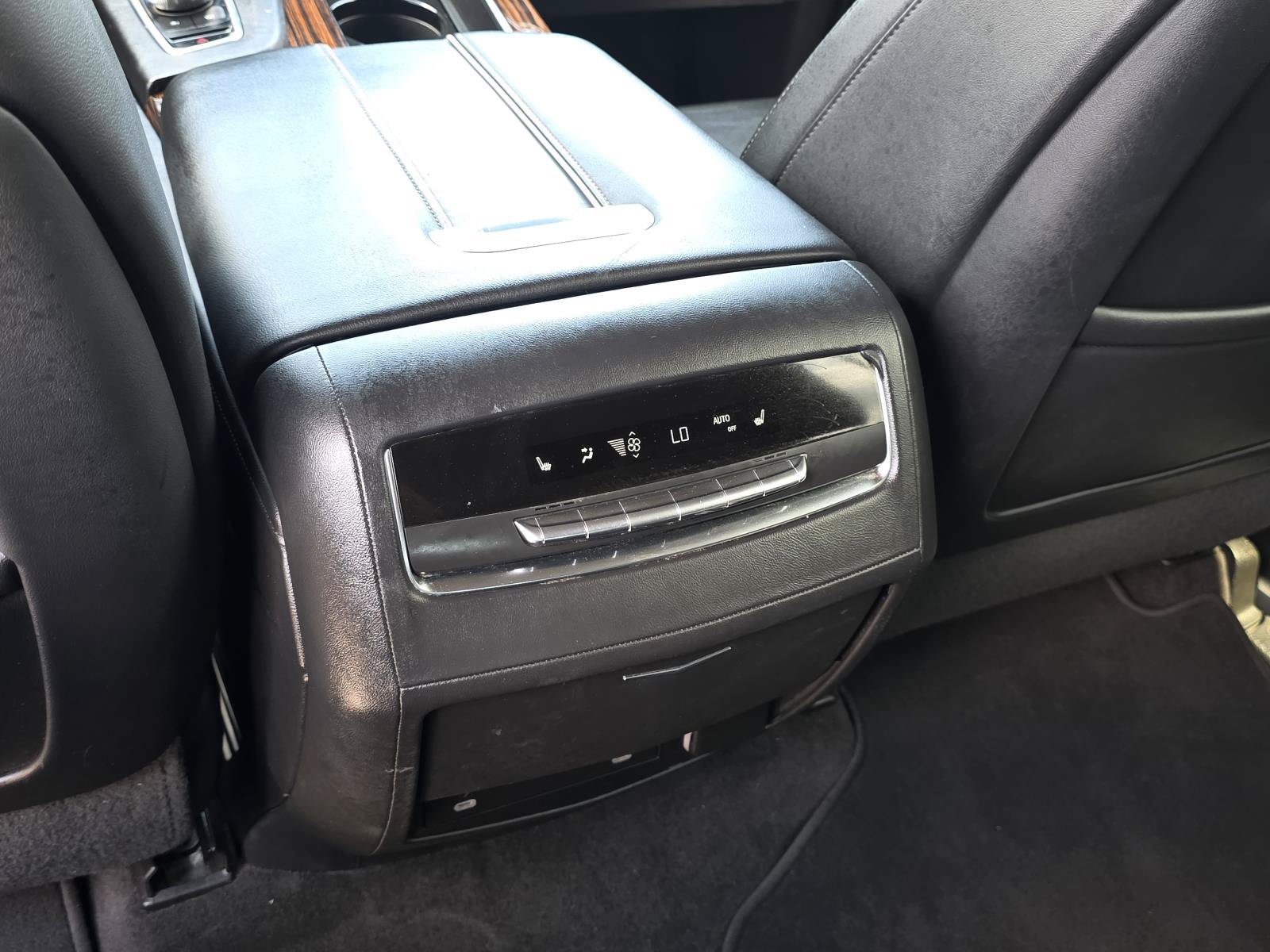 Used 2023 Cadillac Escalade Premium Luxury RWD image 18