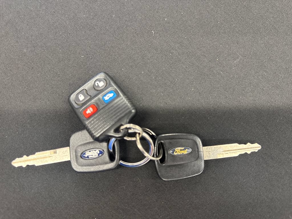Used 2002 Ford Thunderbird RWD image 29
