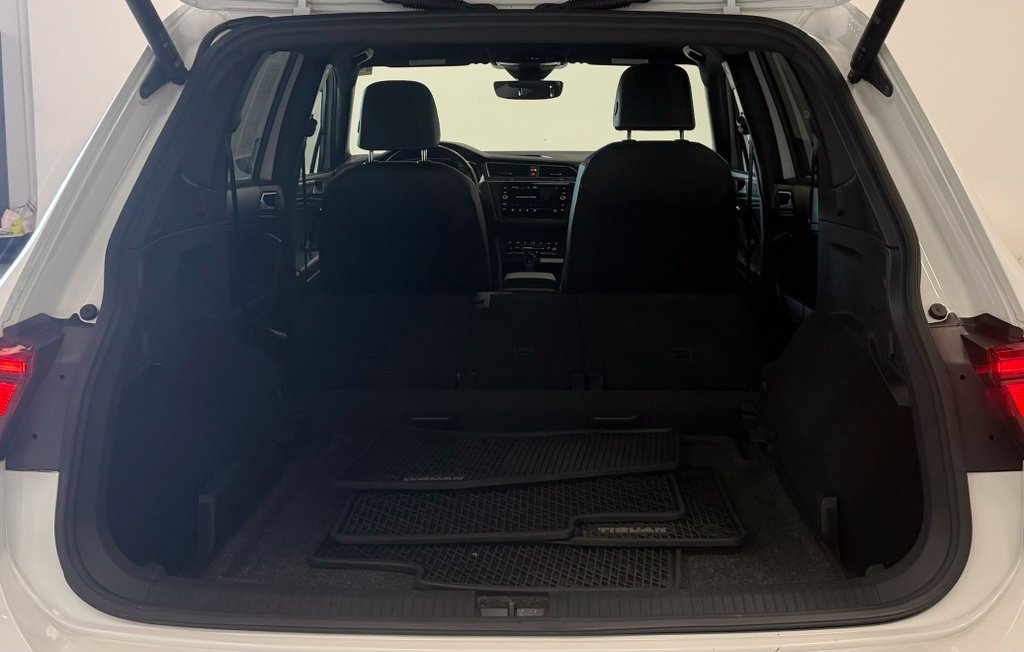 Used 2022 Volkswagen Tiguan SE R-Line AWD/4WD image 28