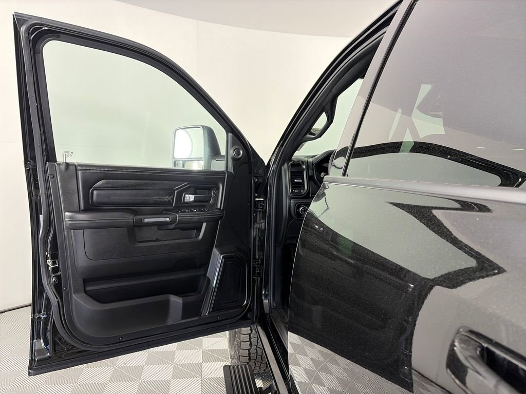 Used 2024 RAM 3500 Limited AWD/4WD image 10