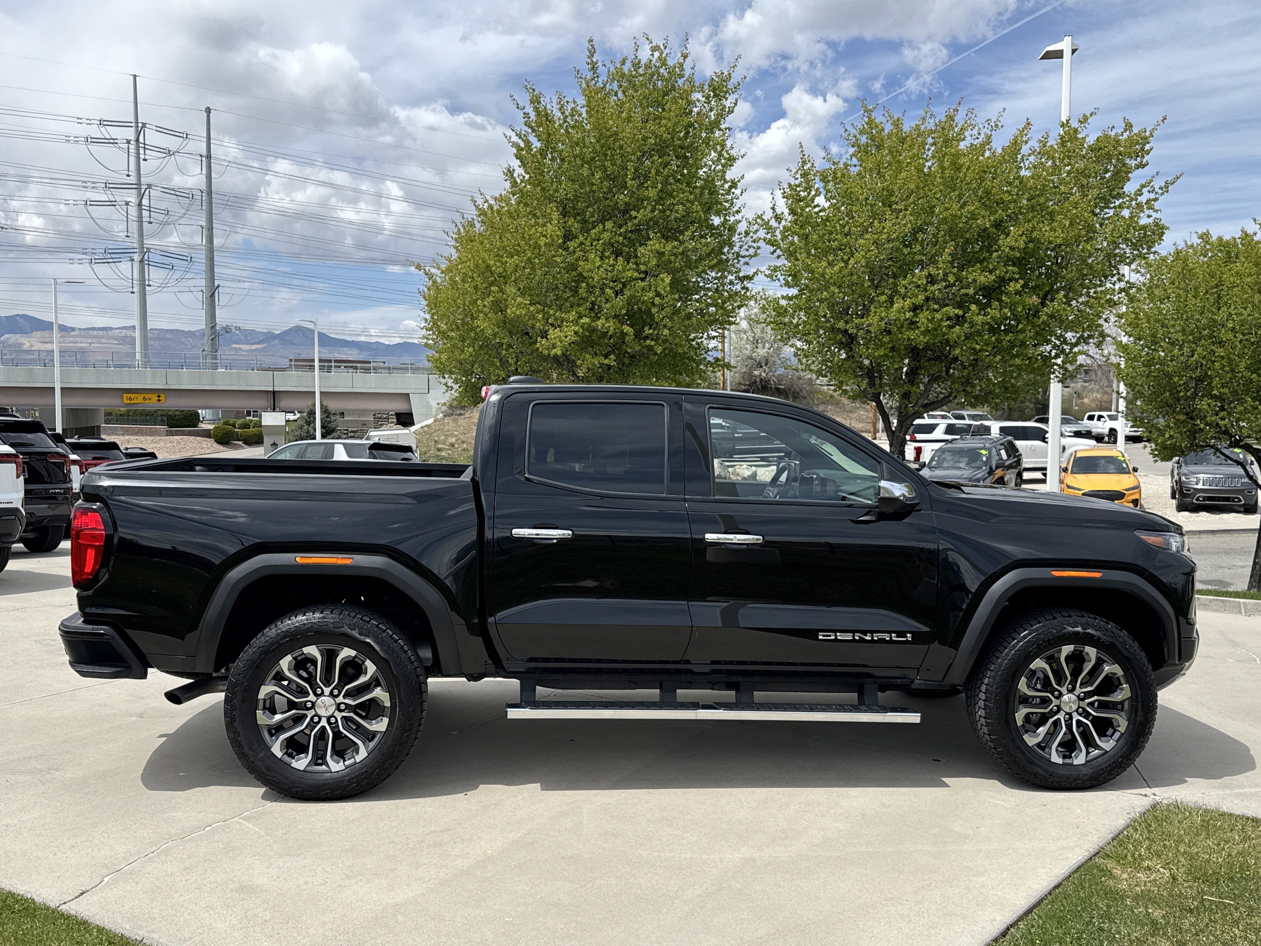 Used 2024 GMC Canyon Denali AWD/4WD image 6