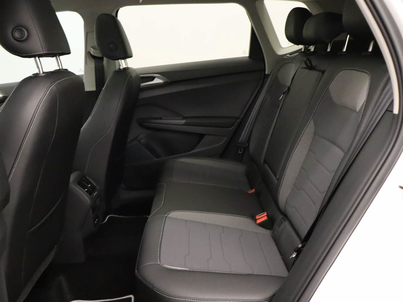 New 2026 Volkswagen Taos SE FWD image 15