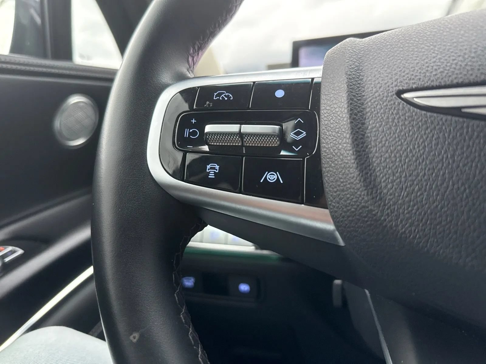 Used 2025 Genesis GV80 2.5T Standard AWD/4WD image 28
