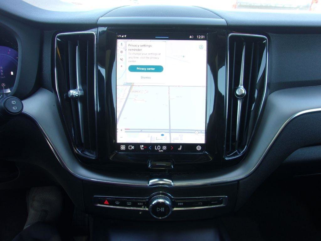 Used 2024 Volvo XC60 B5 Core image 15