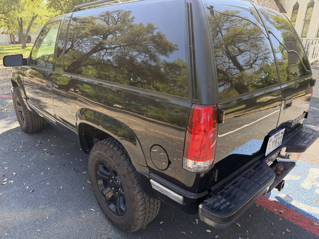 Used 1999 Chevrolet Tahoe 4WD 2-Door w/ Preferred Equipment Group image 3