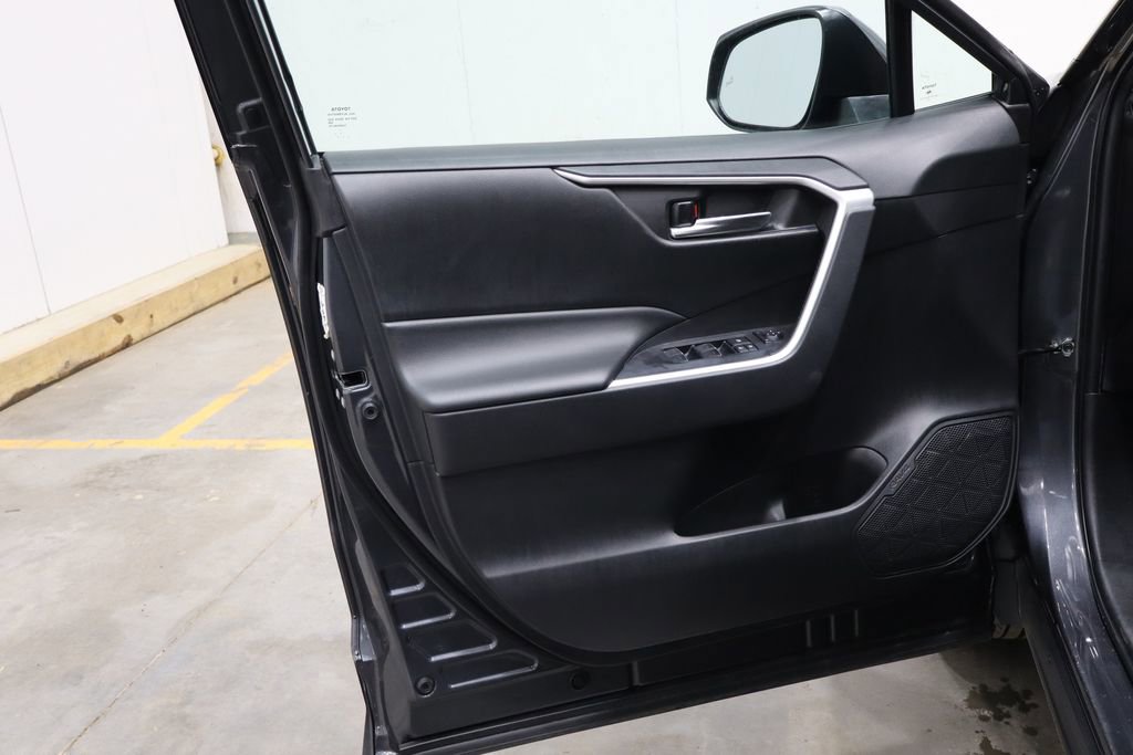 Used 2022 Toyota RAV4 XLE image 15