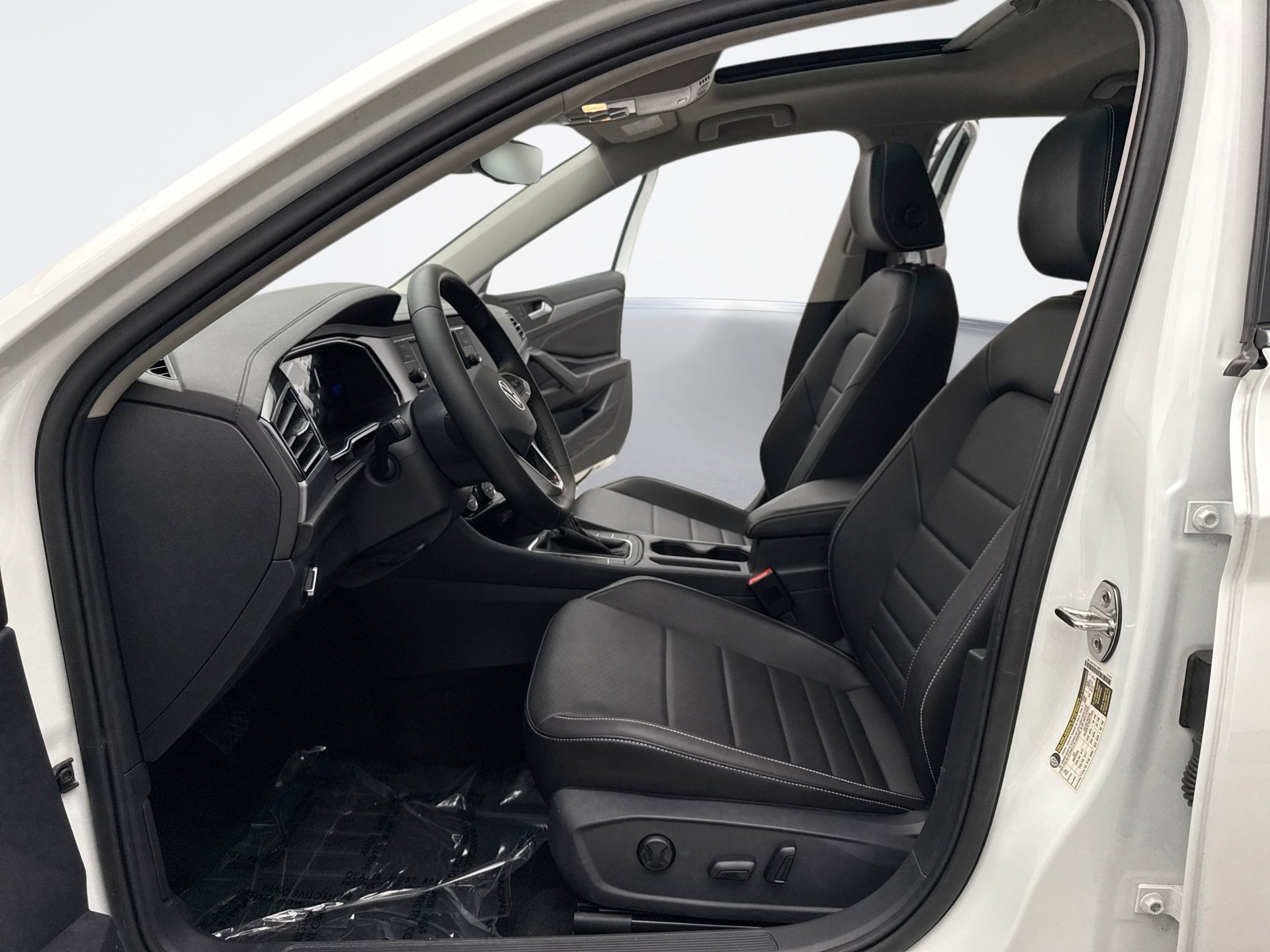 Used 2023 Volkswagen Jetta SE w/ Panoramic Sunroof Package image 11