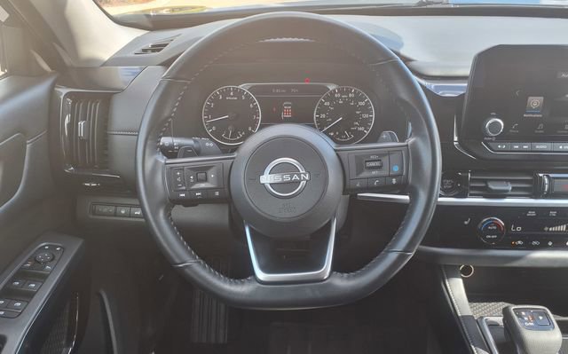 Used 2025 Nissan Pathfinder SV image 25