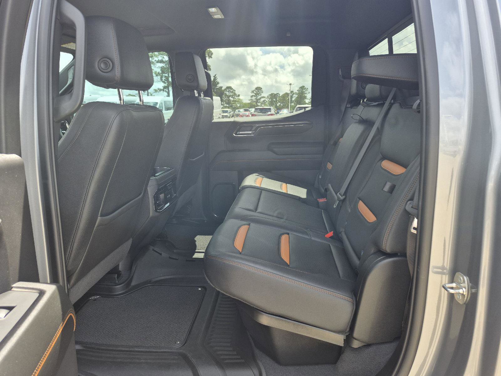 Used 2024 GMC Sierra 1500 AT4 w/ Technology Package AWD/4WD image 8