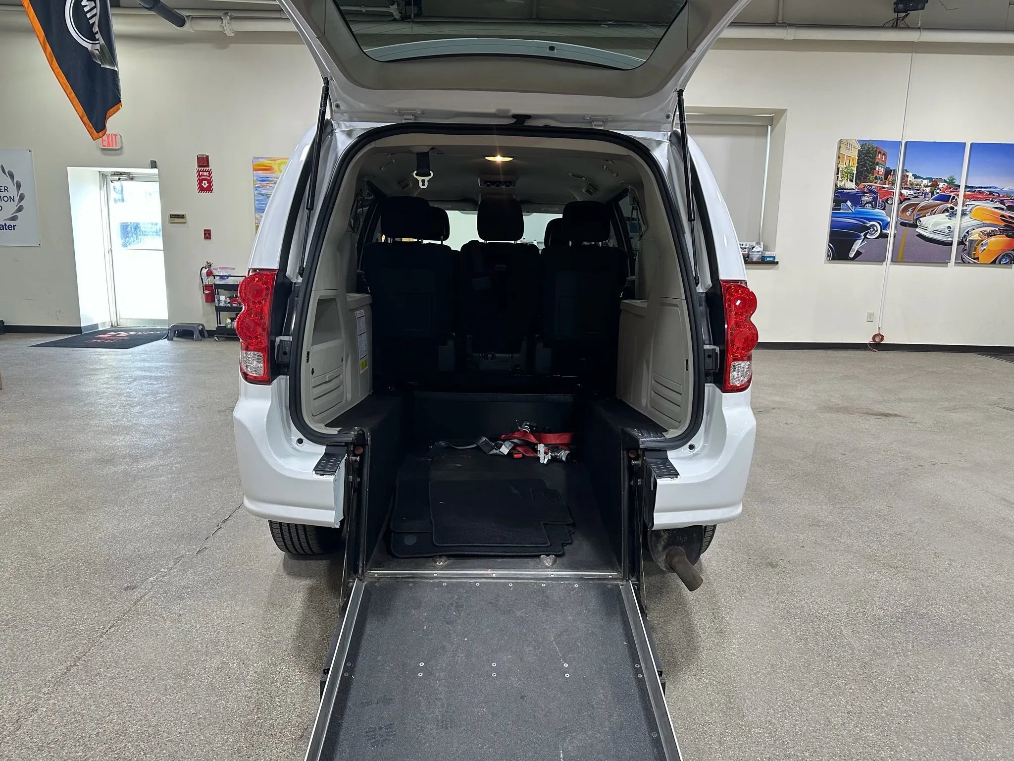 Used 2019 Dodge Grand Caravan SE image 28