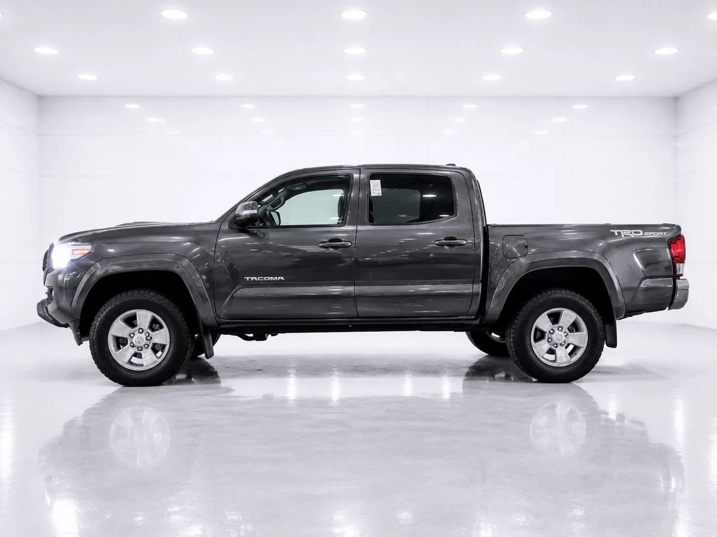 Used 2015 Toyota Tacoma 4x4 Double Cab w/ TRD Sport Package image 2