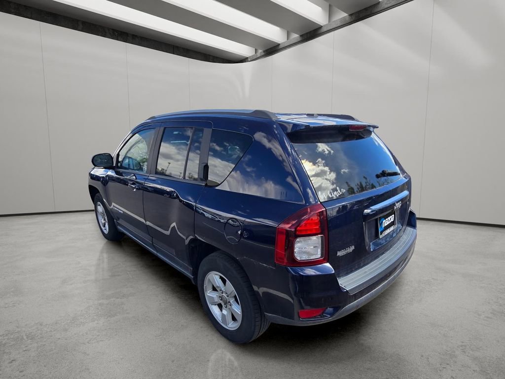 Used 2017 Jeep Compass Latitude FWD image 5