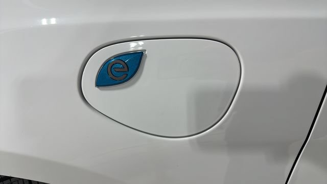 Used 2024 Chrysler Pacifica Limited FWD image 32
