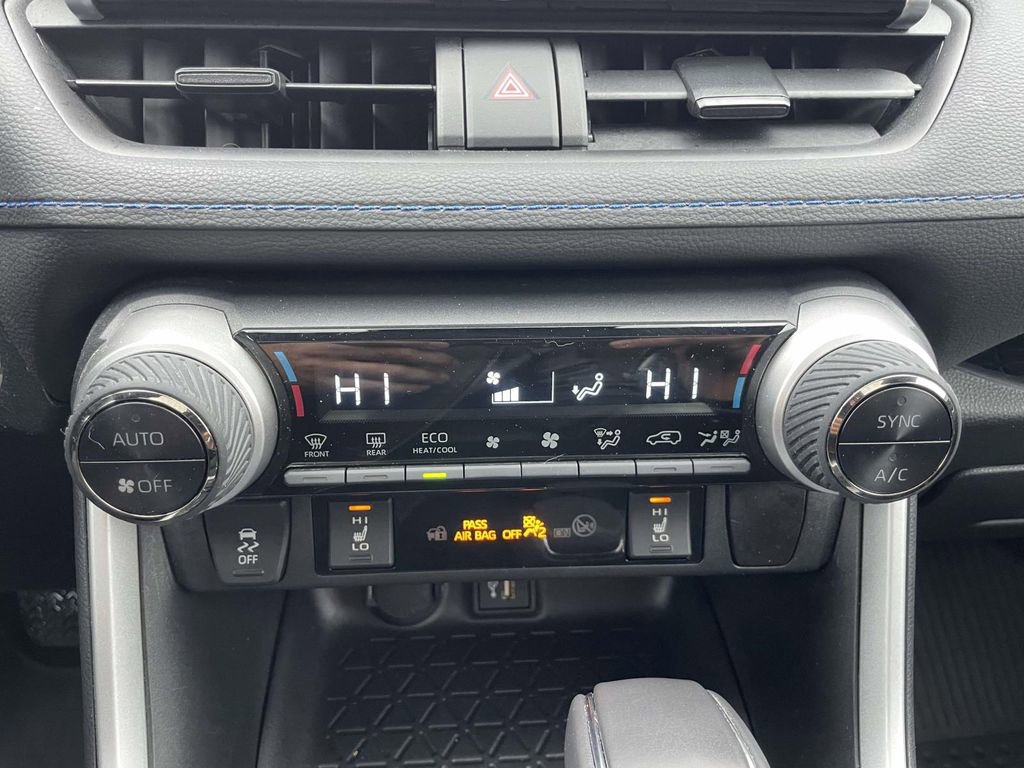 Used 2023 Toyota RAV4 SE image 30