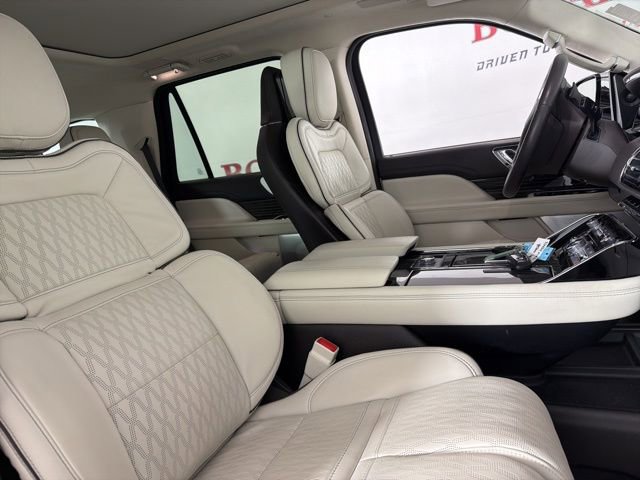 Used 2024 Lincoln Navigator Black Label image 16