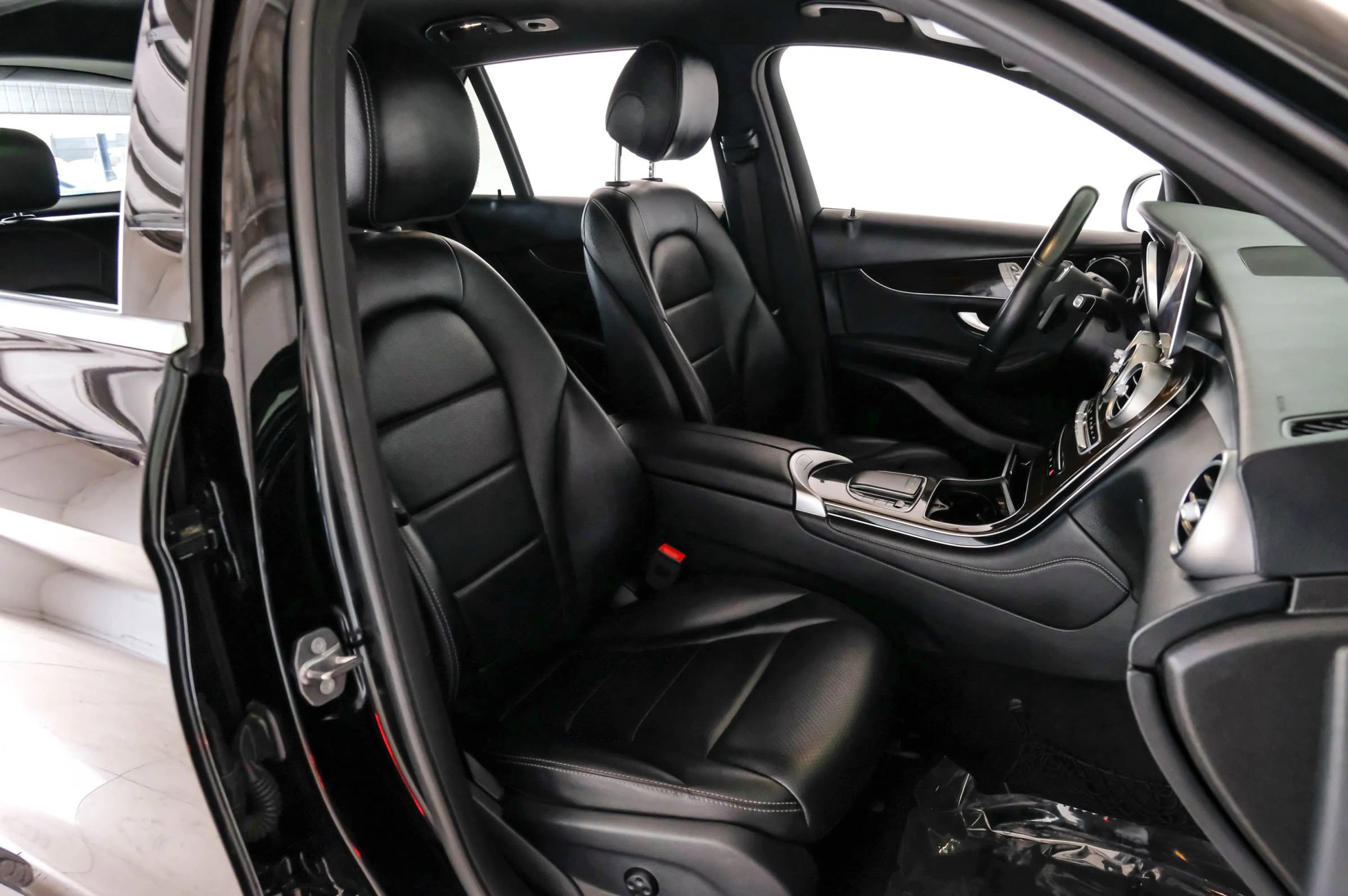 Used 2020 Mercedes-Benz GLC 300 4MATIC image 38