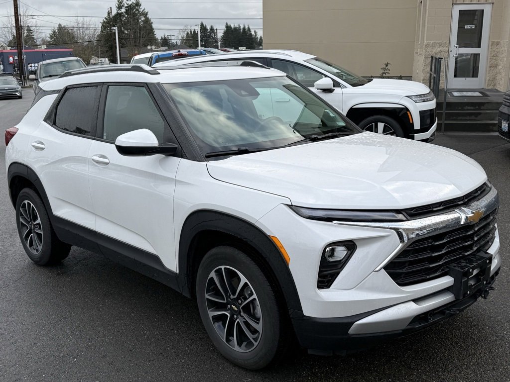 Used 2024 Chevrolet TrailBlazer LT w/ Convenience Package image 3