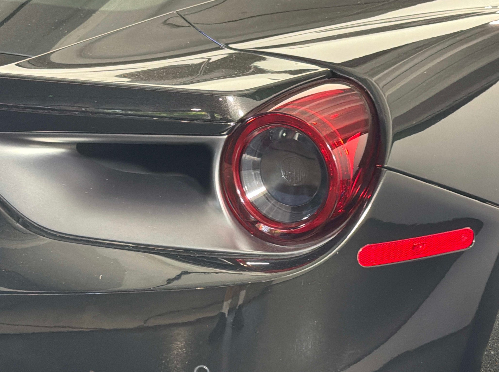 Used 2018 Ferrari 488 GTB RWD image 10