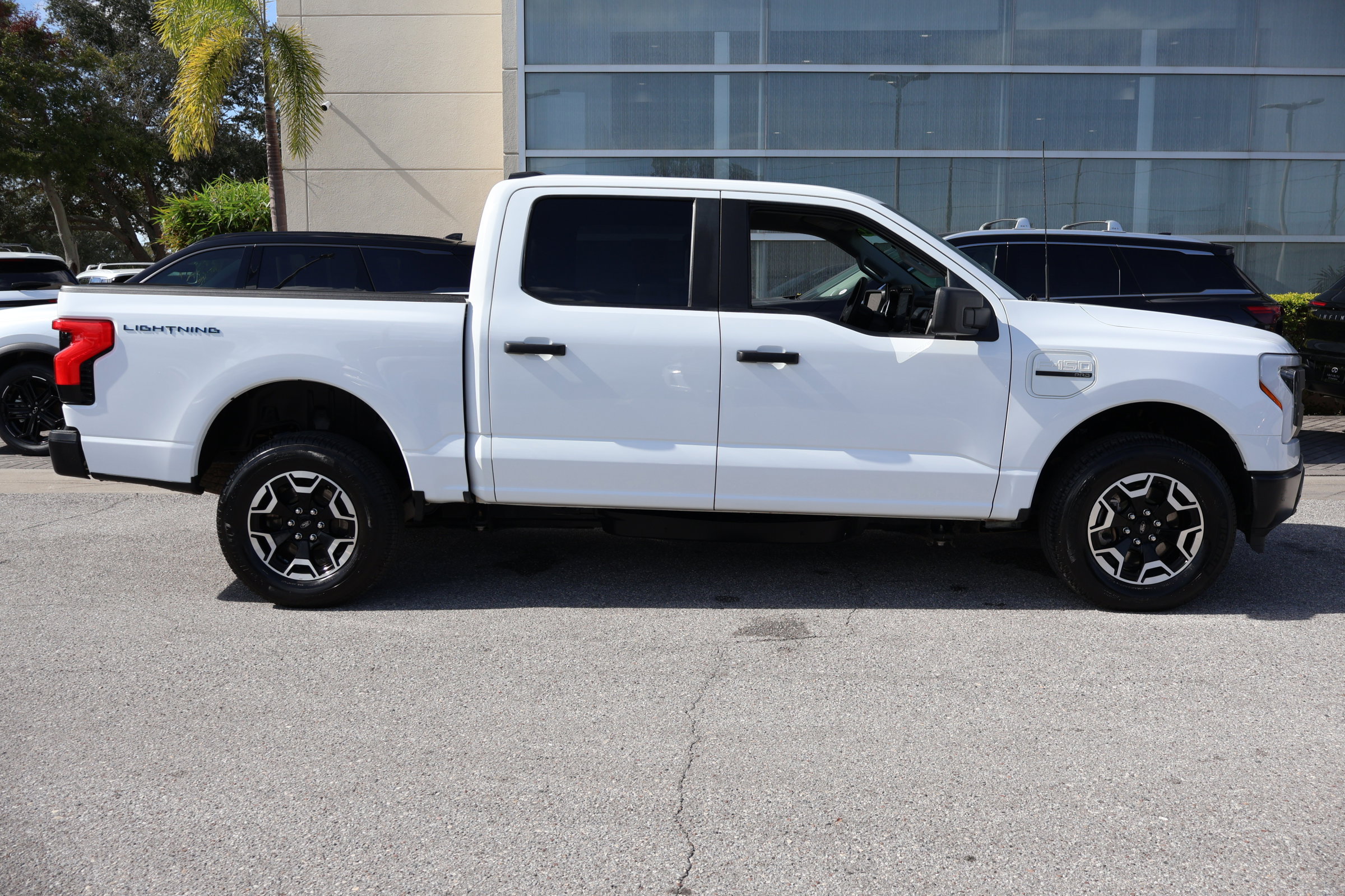 Used 2022 Ford F150 Lightning Pro image 9